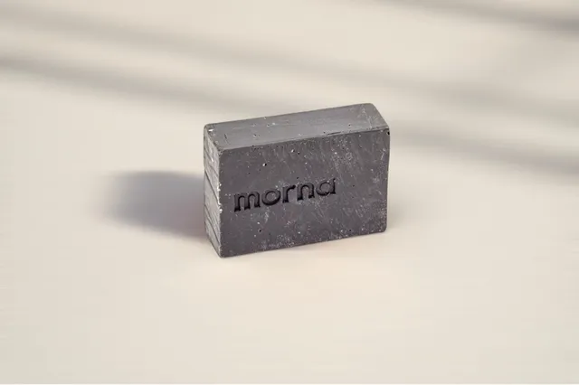 Morna Ibiza Detox Black Soap Seifenstück Gesicht Körper vegan